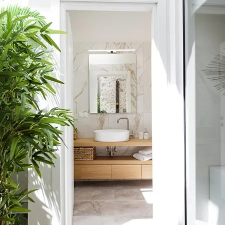 Secret Oasis Apartment *